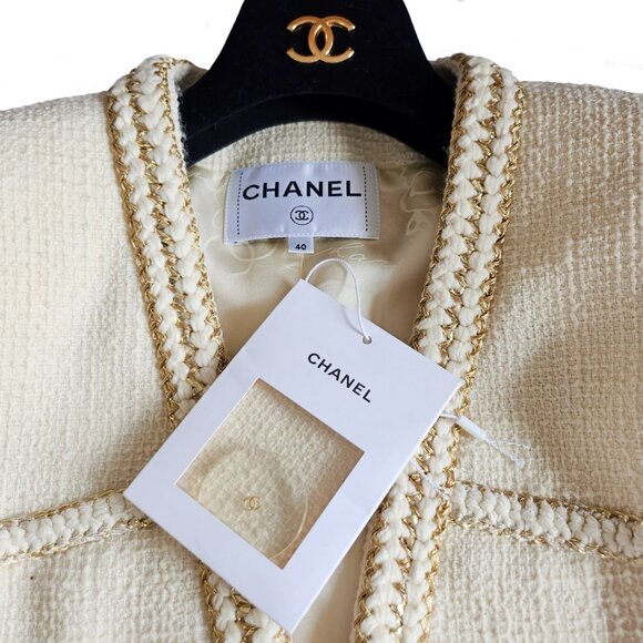 CHANEL ECRU 2017 17A PARIS COSMOPOLITE COLLECTION TWEED JACKET (40) - Picture 10 of 14